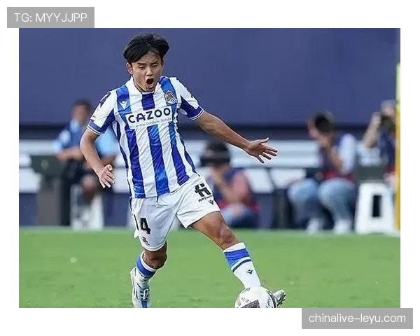 久保建英披上皇家社会10号战袍，新赛季状态备受期待