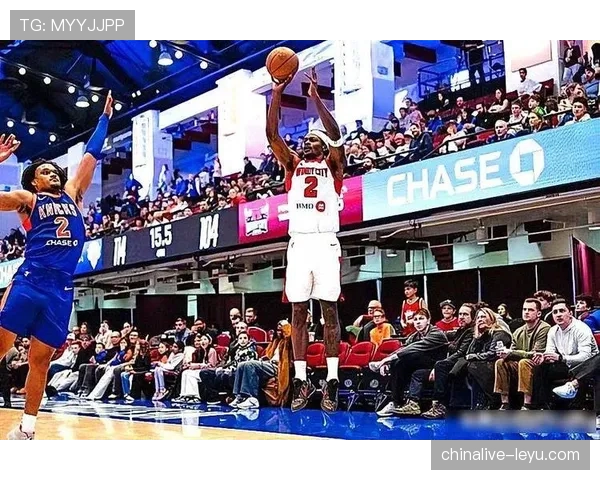 鲍比·波蒂斯多次利用挡拆创造得分机会提升三分命中率明显超过队内其他锋线球员